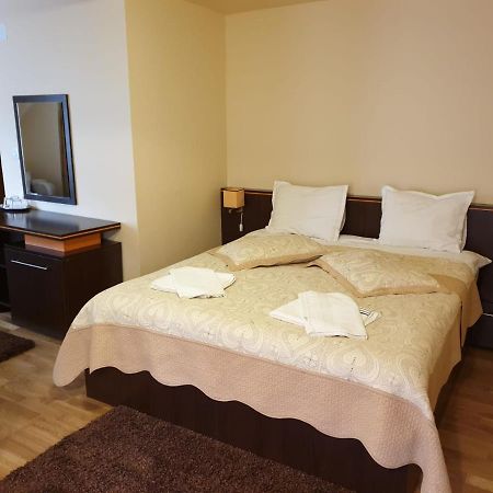Casa Enescu Hotel Бран Екстериор снимка