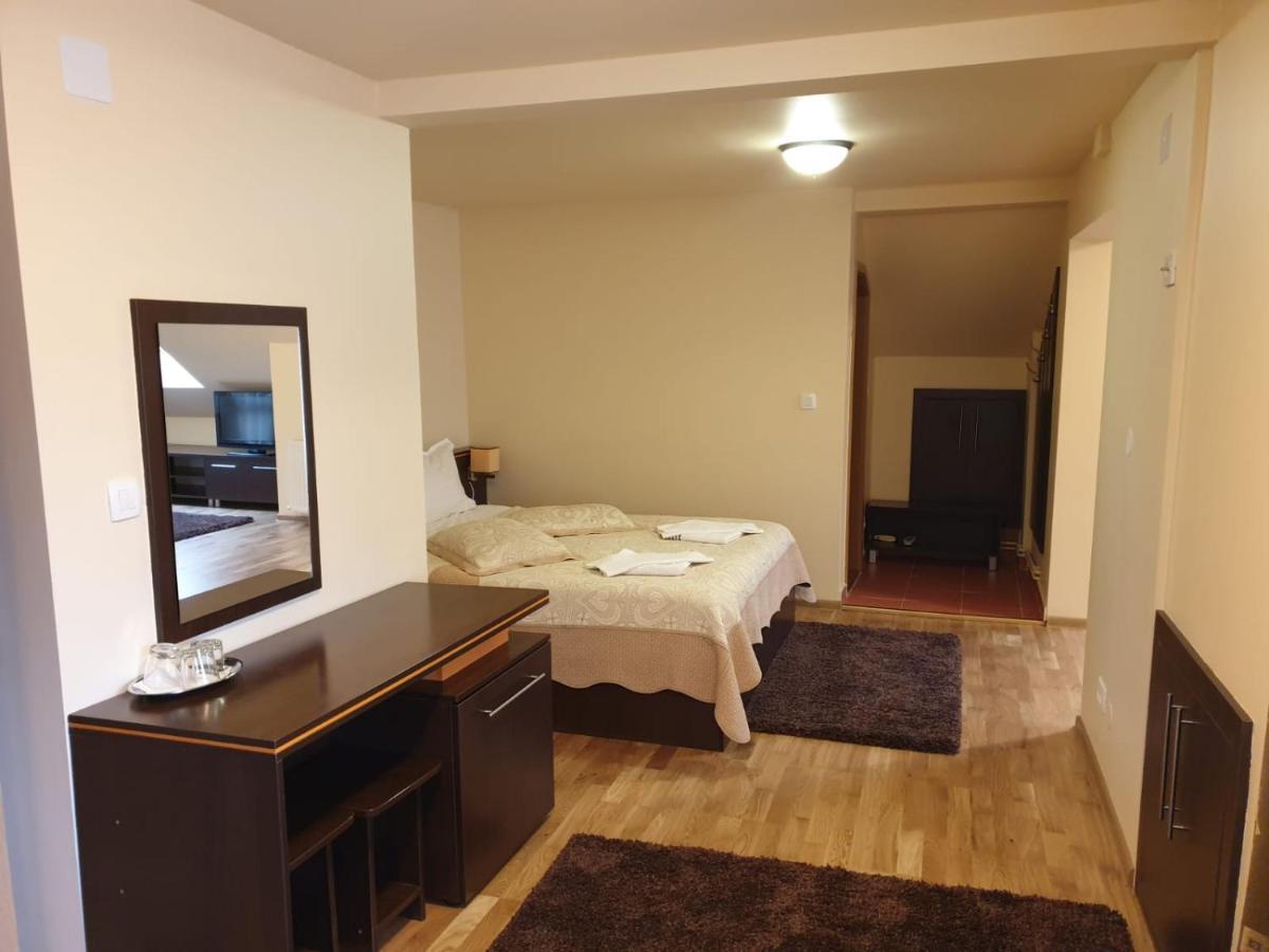 Casa Enescu Hotel Бран Екстериор снимка